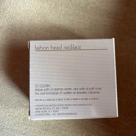 VINTAGE (1986) AVON FASHION BEAD NECKLACE (ROYAL BLUE) - Picture 4 of 4